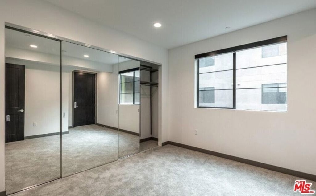 552 N Hobart Boulevard - Photo 2