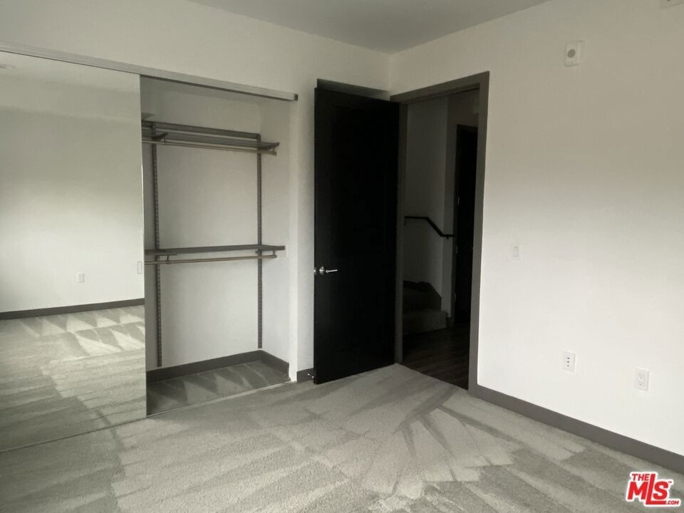 552 N Hobart Boulevard - Photo 3