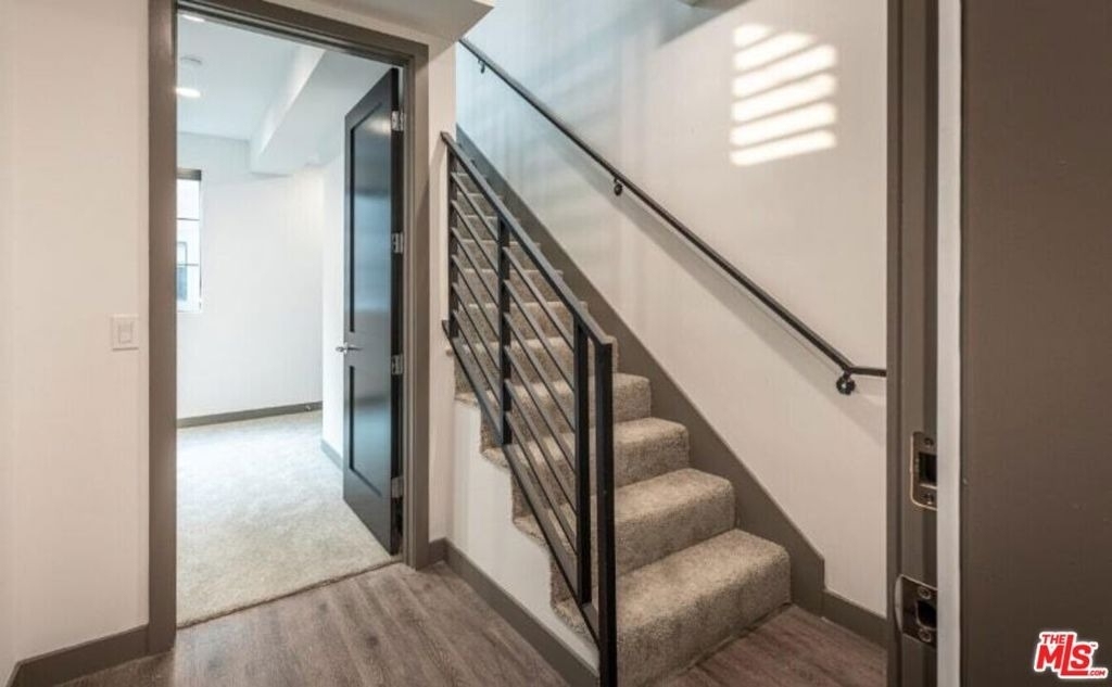 552 N Hobart Boulevard - Photo 1