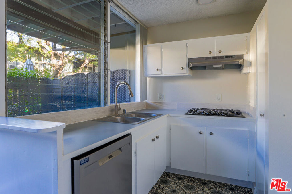 11131 Rose Avenue - Photo 10