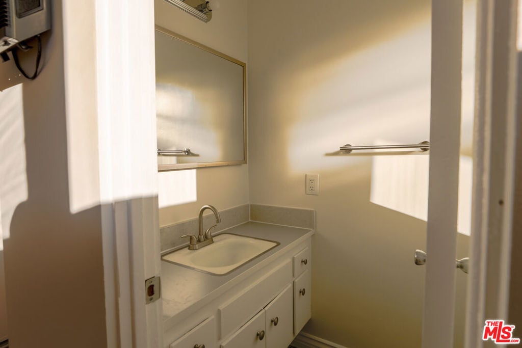 11131 Rose Avenue - Photo 6