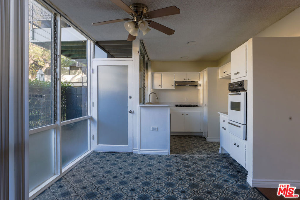 11131 Rose Avenue - Photo 0