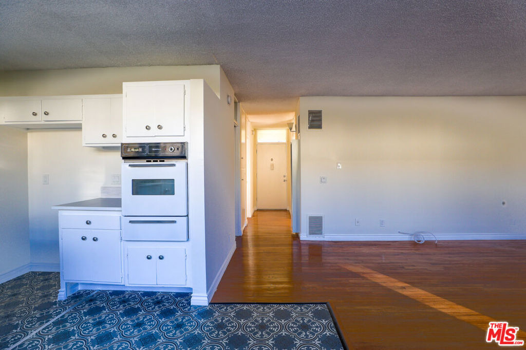 11131 Rose Avenue - Photo 11