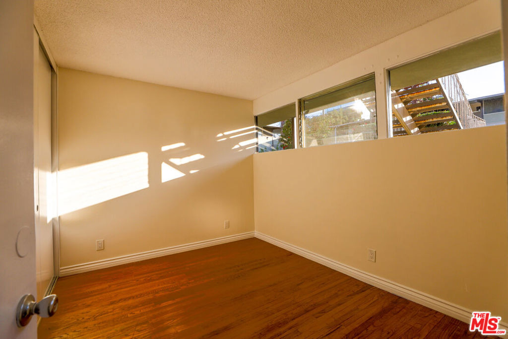 11131 Rose Avenue - Photo 9