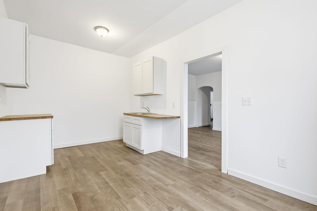 3295 Rochester Street - Photo 6