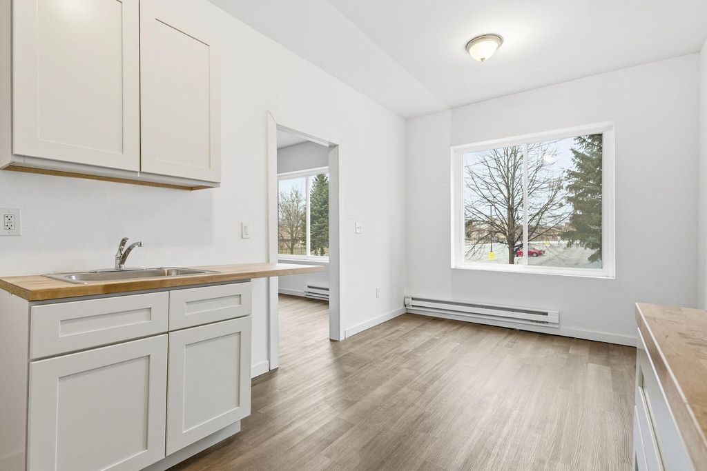 3295 Rochester Street - Photo 7