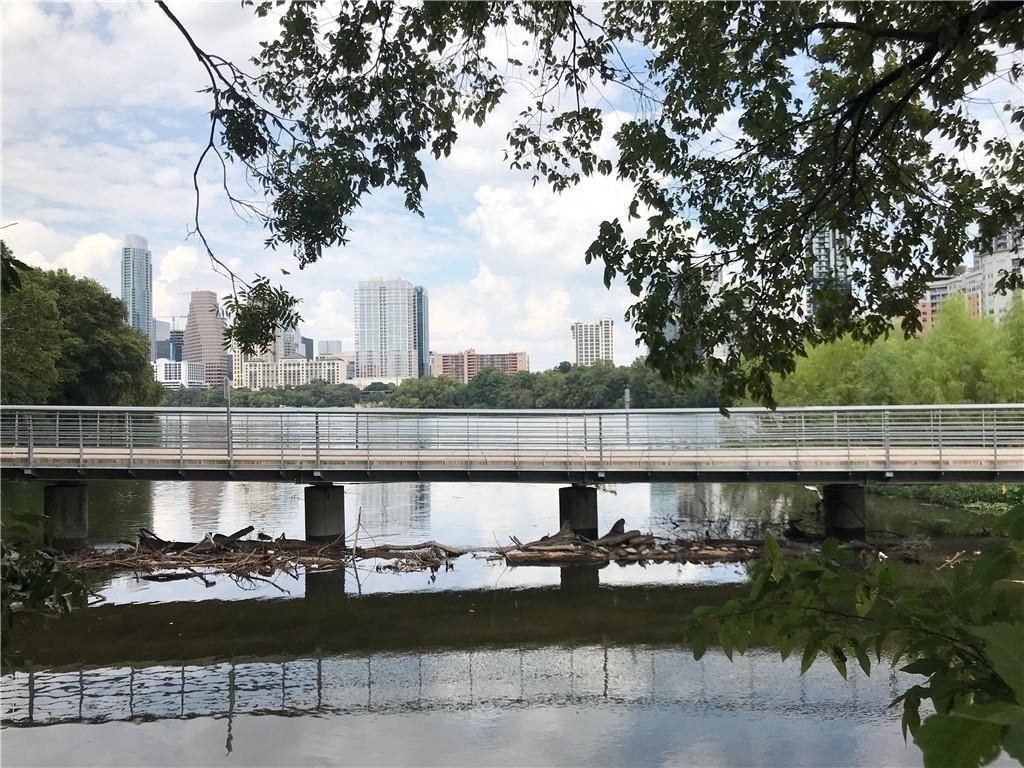 500 E Riverside Dr - Photo 0