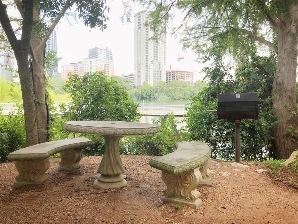 500 E Riverside Dr - Photo 11