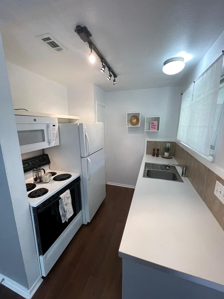 1514 Parker Ln - Photo 10