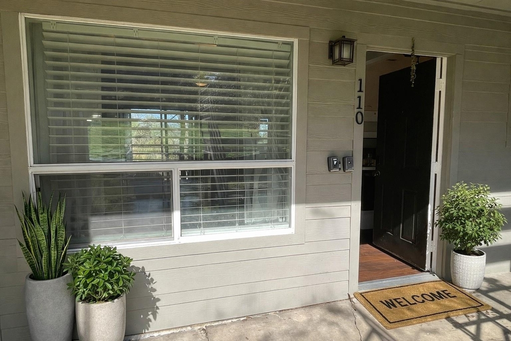 1514 Parker Ln - Photo 1