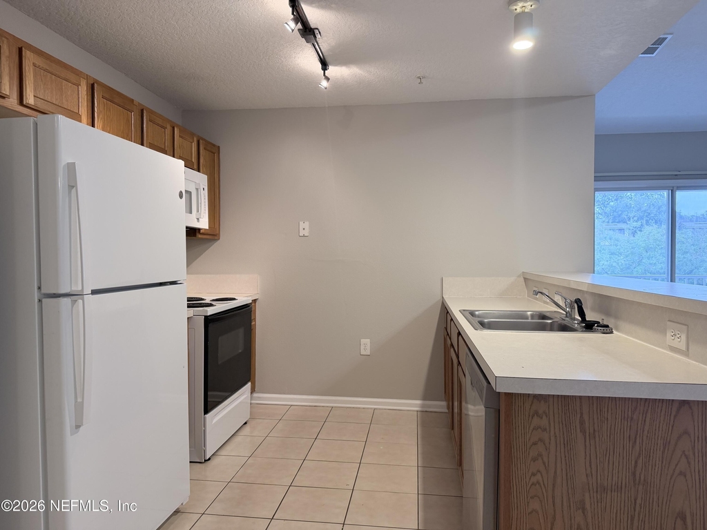 7920 Merrill Road - Photo 8