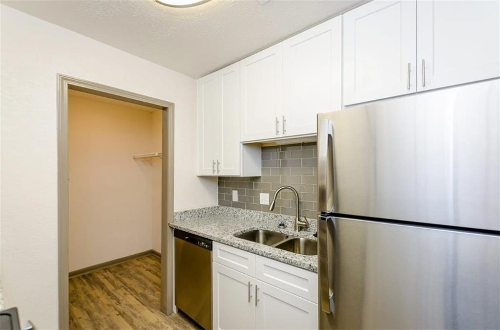 730 Franklin Gateway Se - Photo 1