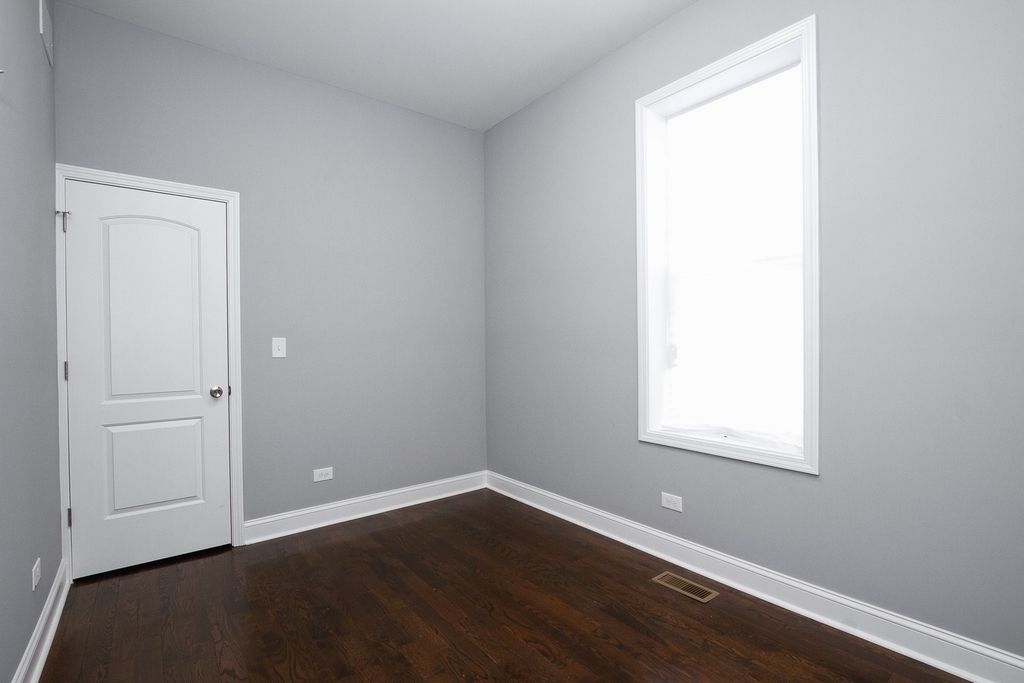 7322 S Langley Avenue - Photo 8