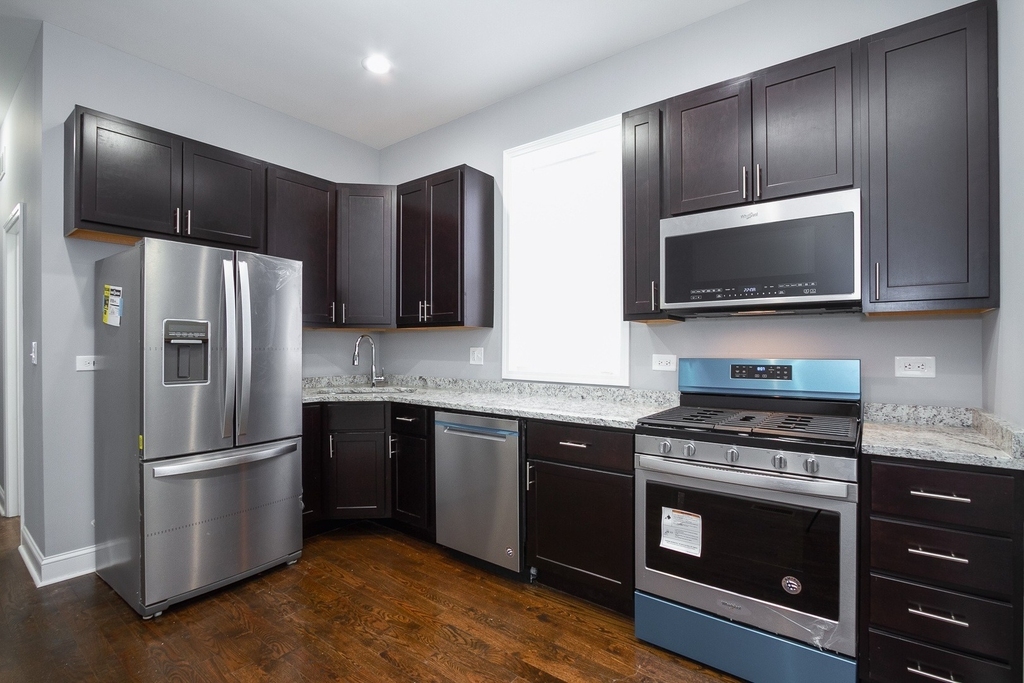 7322 S Langley Avenue - Photo 5