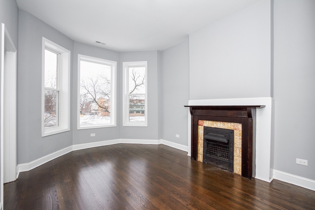 7322 S Langley Avenue - Photo 0