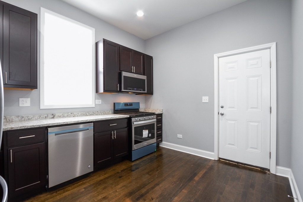 7322 S Langley Avenue - Photo 3