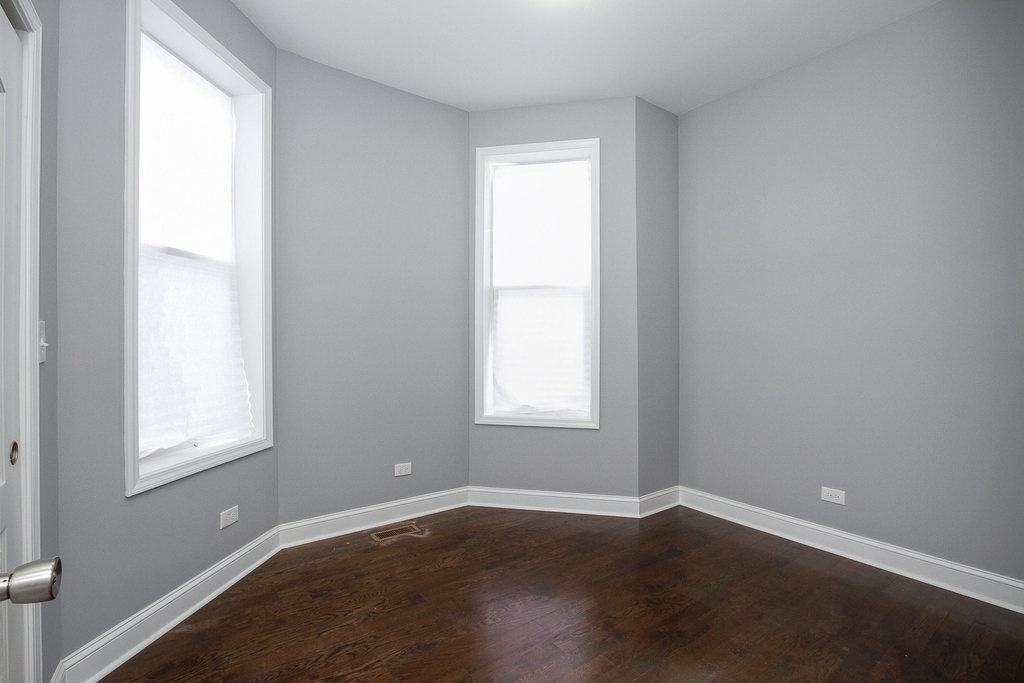 7322 S Langley Avenue - Photo 10