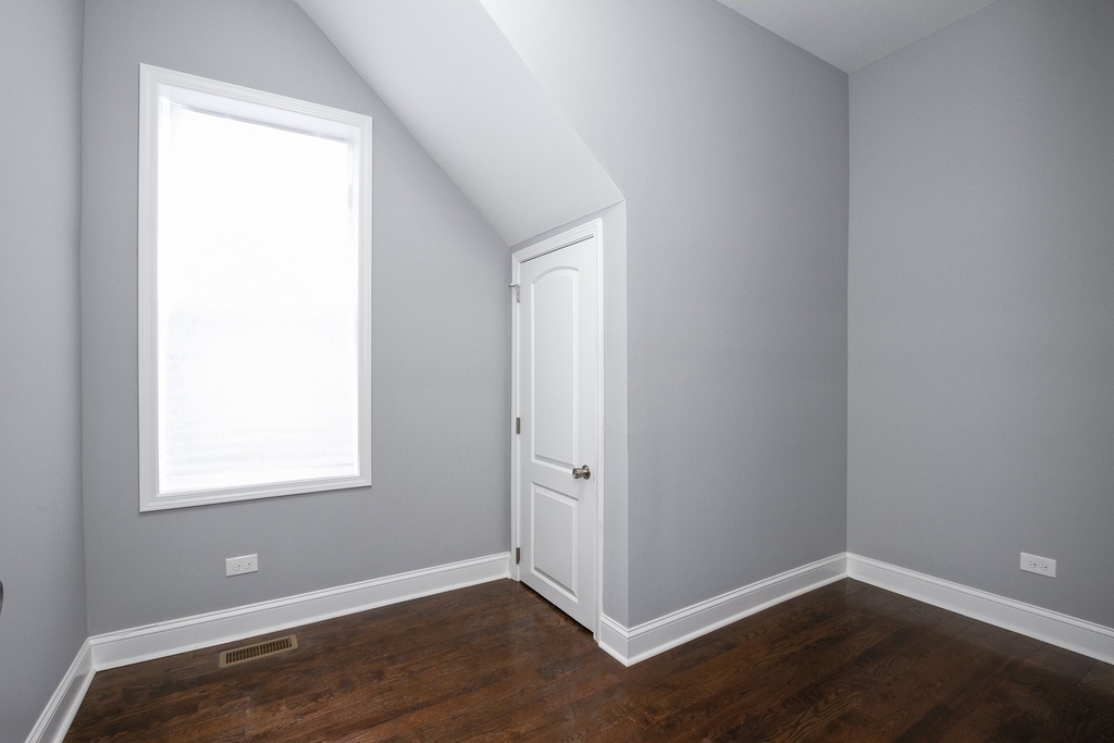 7322 S Langley Avenue - Photo 9