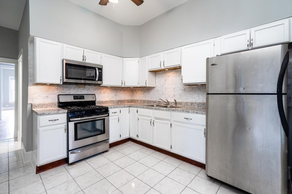 4326 N Avers Avenue - Photo 7