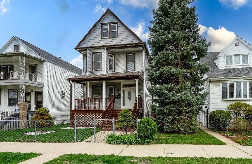 4326 N Avers Avenue - Photo 2