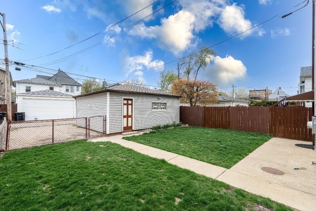 4326 N Avers Avenue - Photo 16