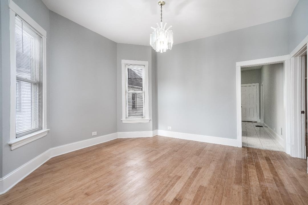 4326 N Avers Avenue - Photo 11