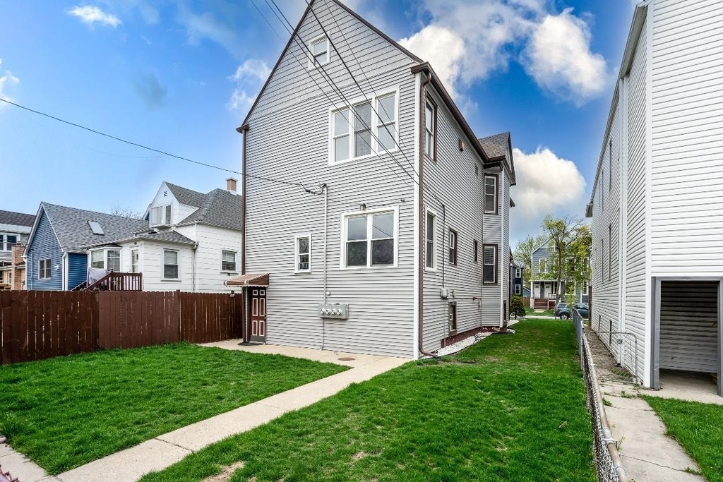 4326 N Avers Avenue - Photo 17