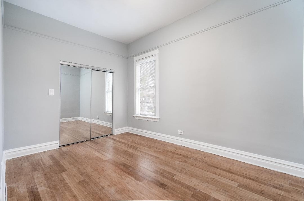 4326 N Avers Avenue - Photo 9