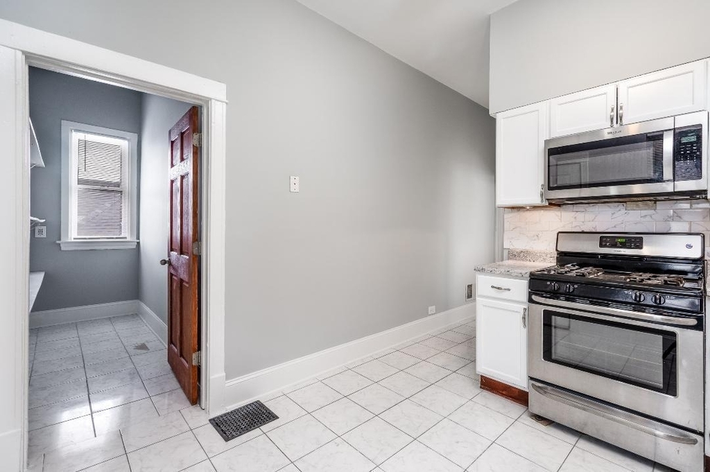4326 N Avers Avenue - Photo 5