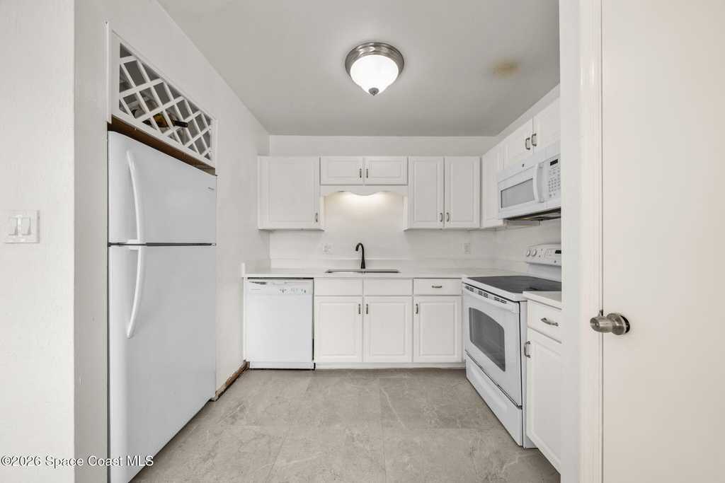 913 S Colonial Court - Photo 3