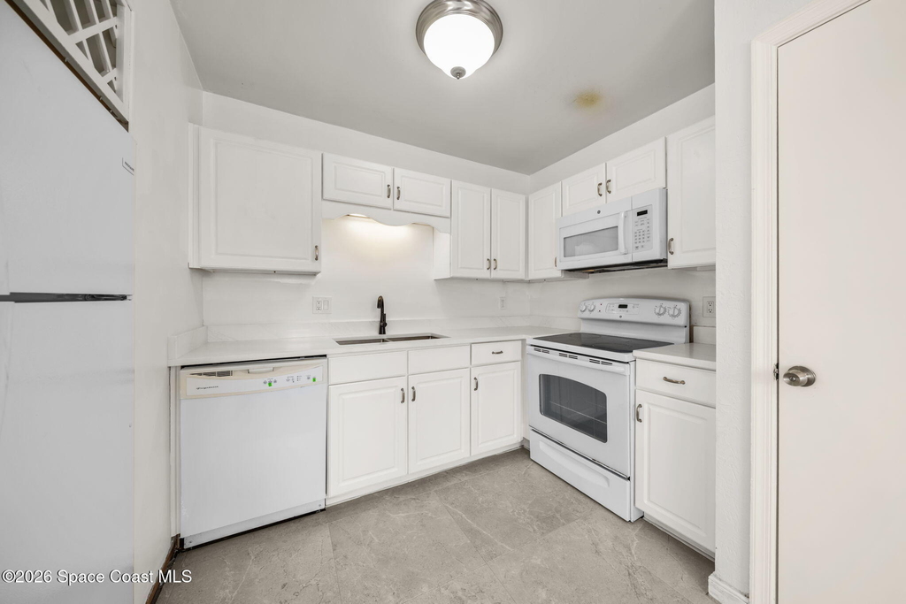 913 S Colonial Court - Photo 4