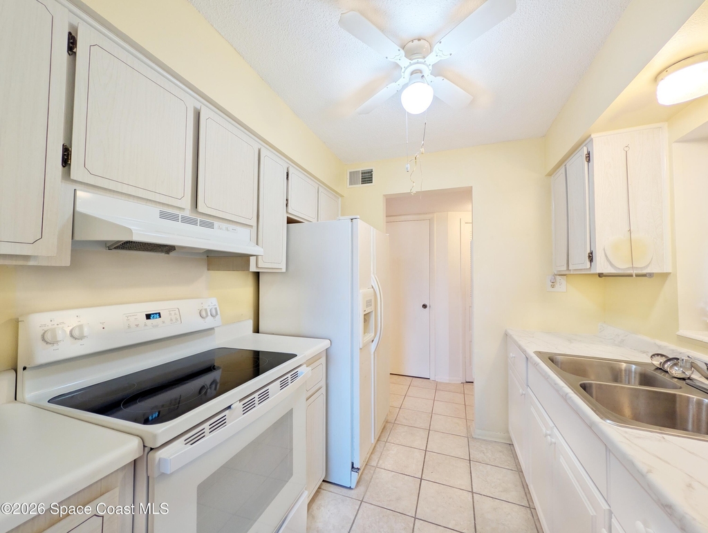 190 E Olmstead Drive - Photo 3