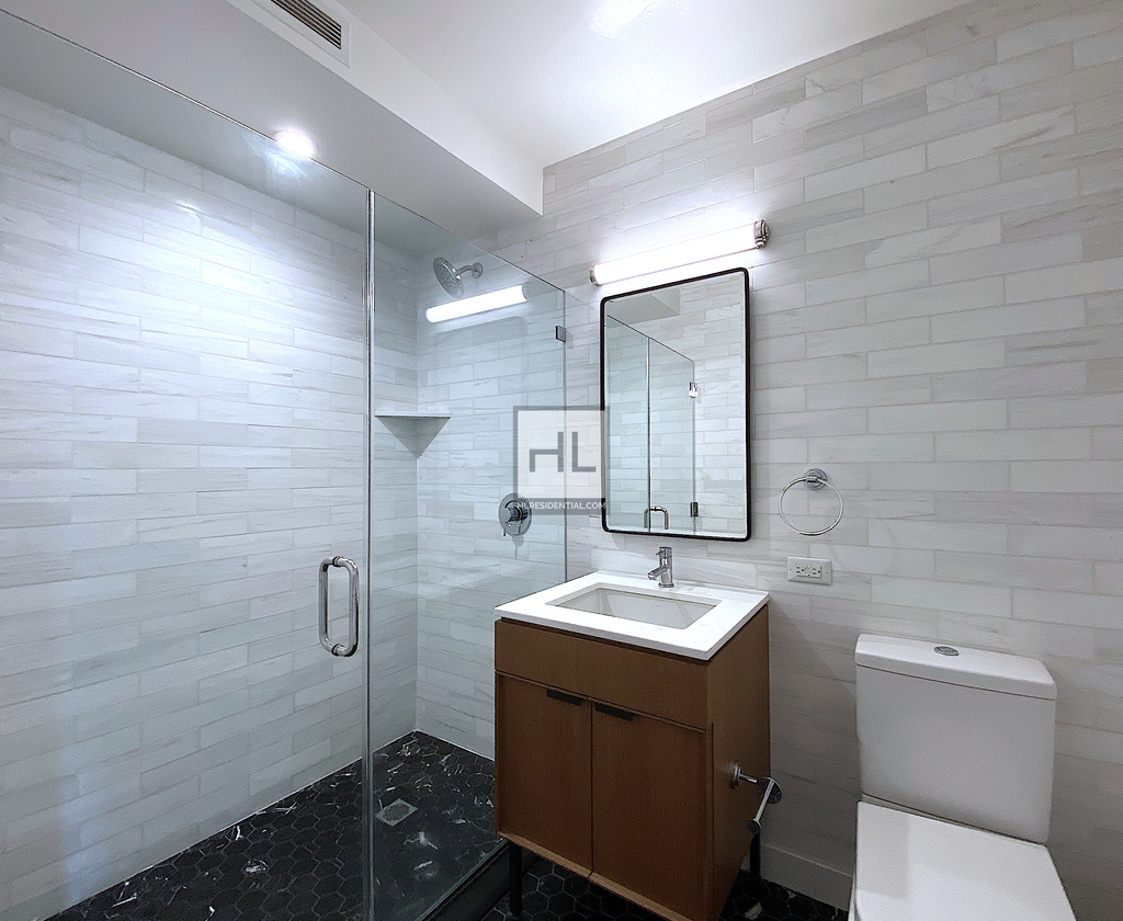 East 54th Street - Photo 3