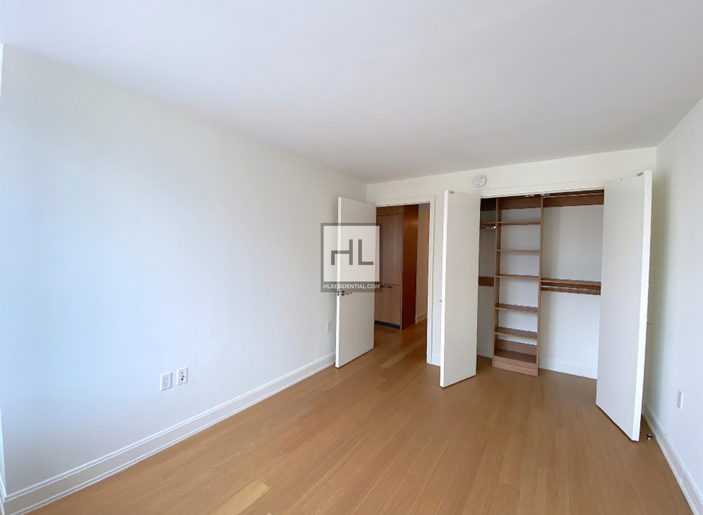 East 54th Street - Photo 2