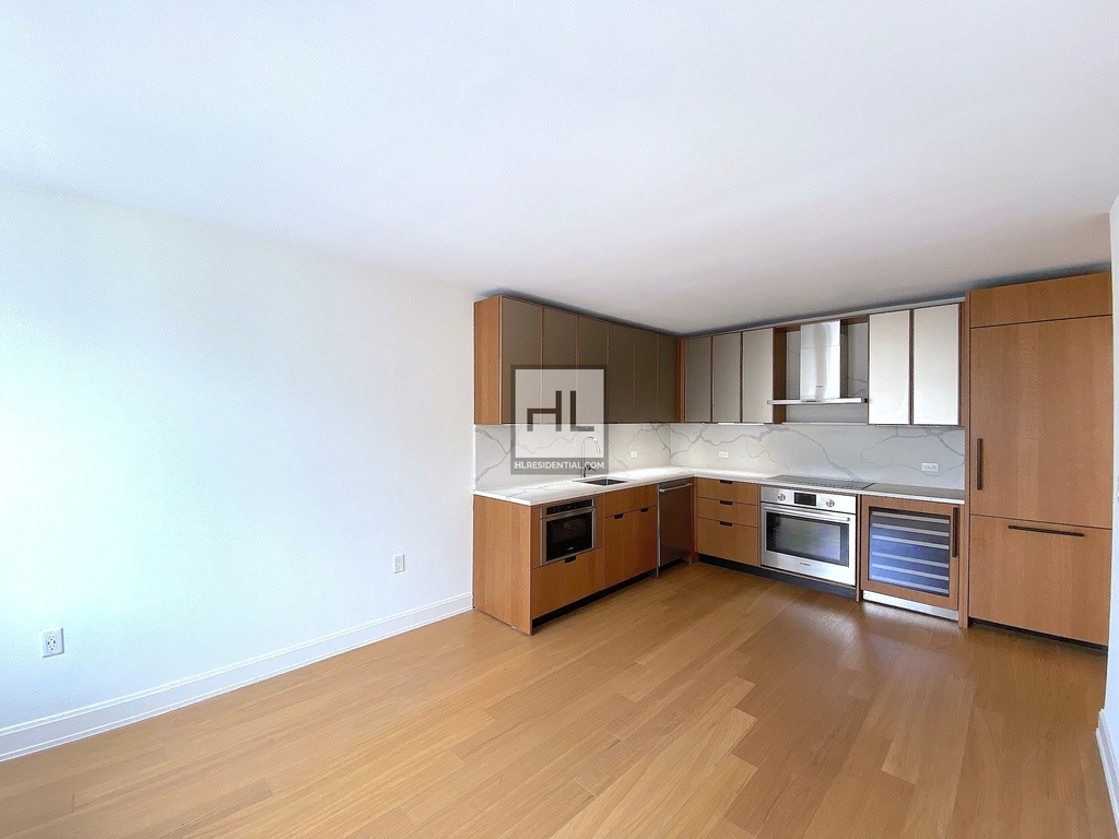 East 54th Street - Photo 0