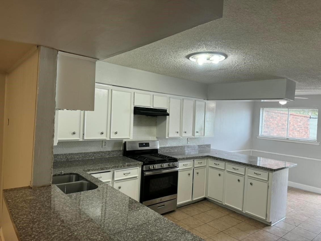 9507 Braeburn Glen Boulevard - Photo 1