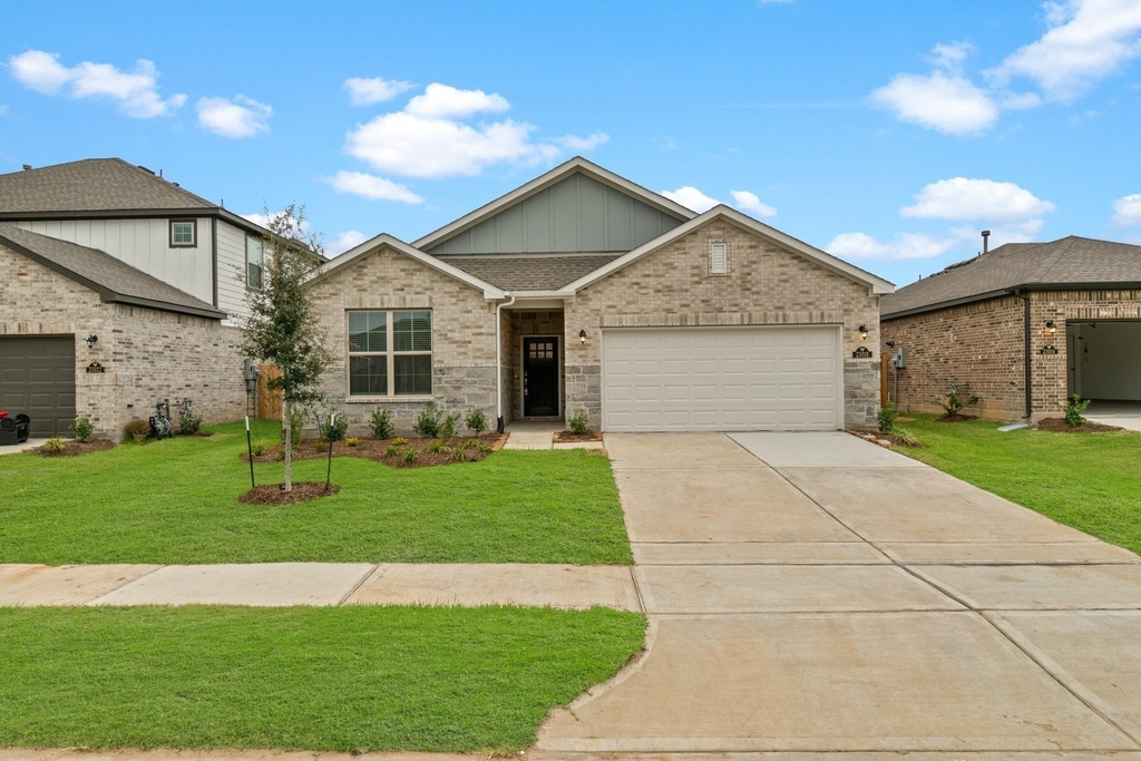 23018 Forebear Drive - Photo 0