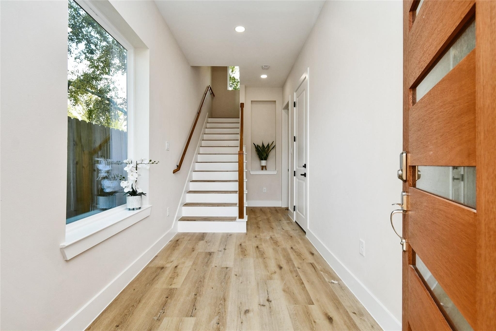 3231 Tuam Street - Photo 2