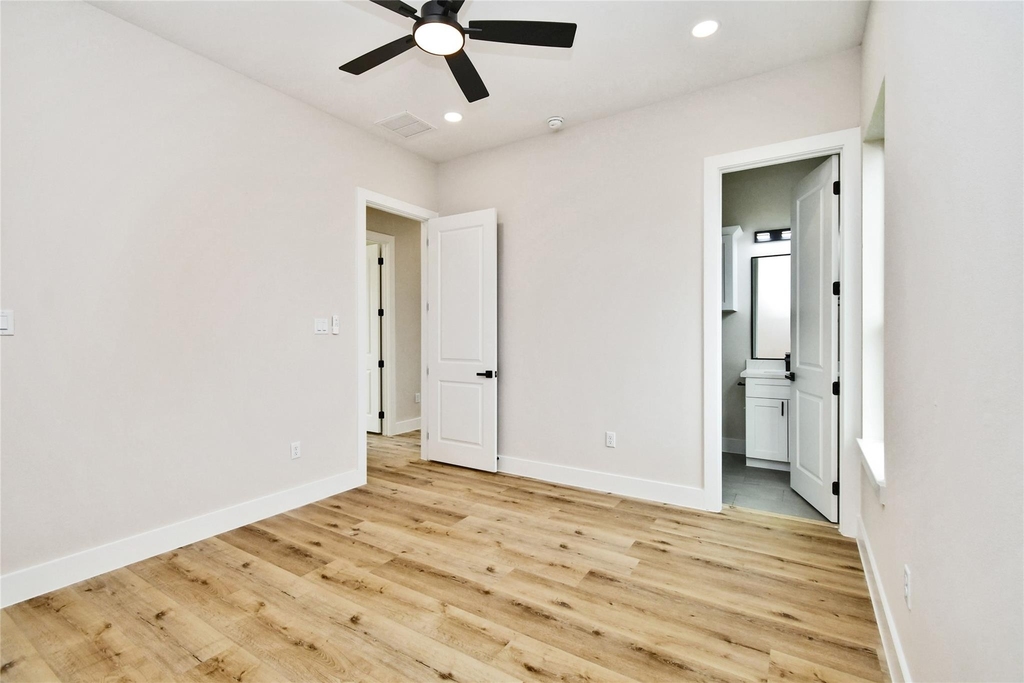 3231 Tuam Street - Photo 18