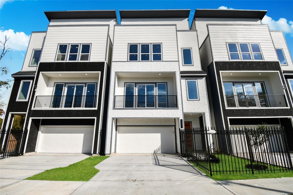 3231 Tuam Street - Photo 0
