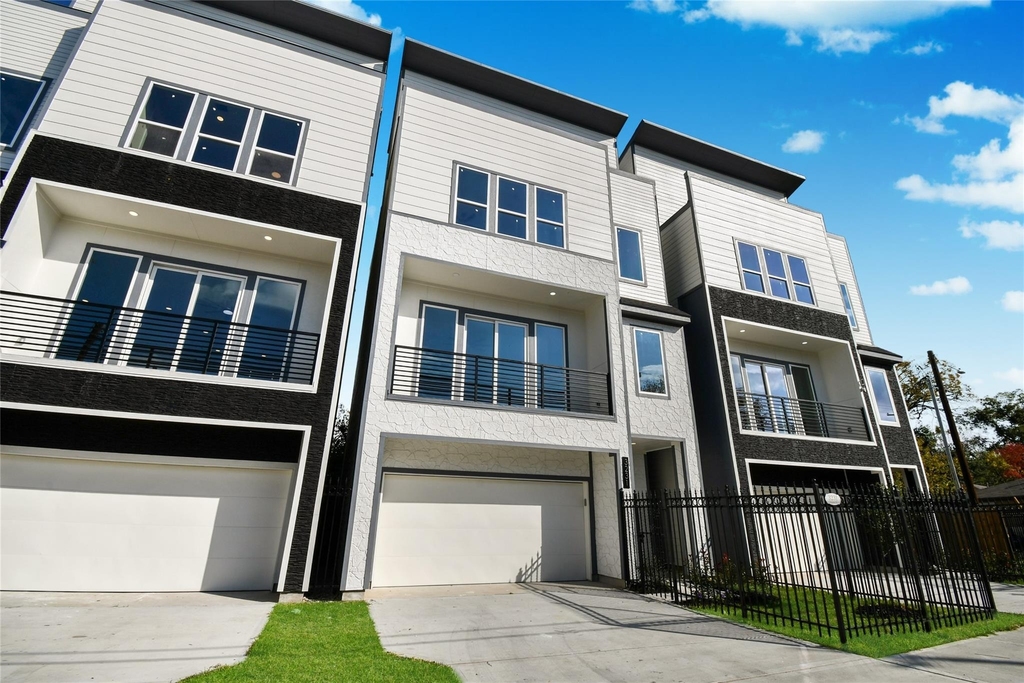 3231 Tuam Street - Photo 1