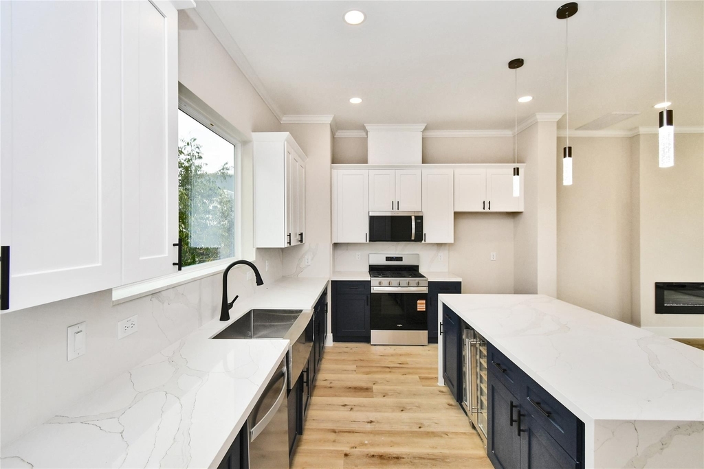 3231 Tuam Street - Photo 8