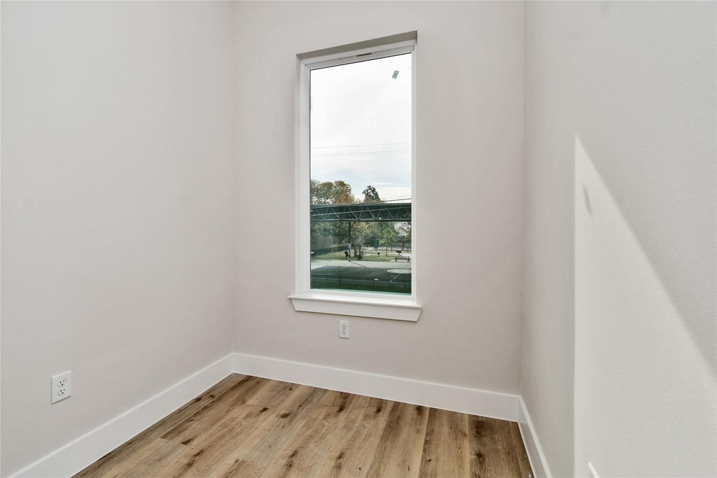 3231 Tuam Street - Photo 37