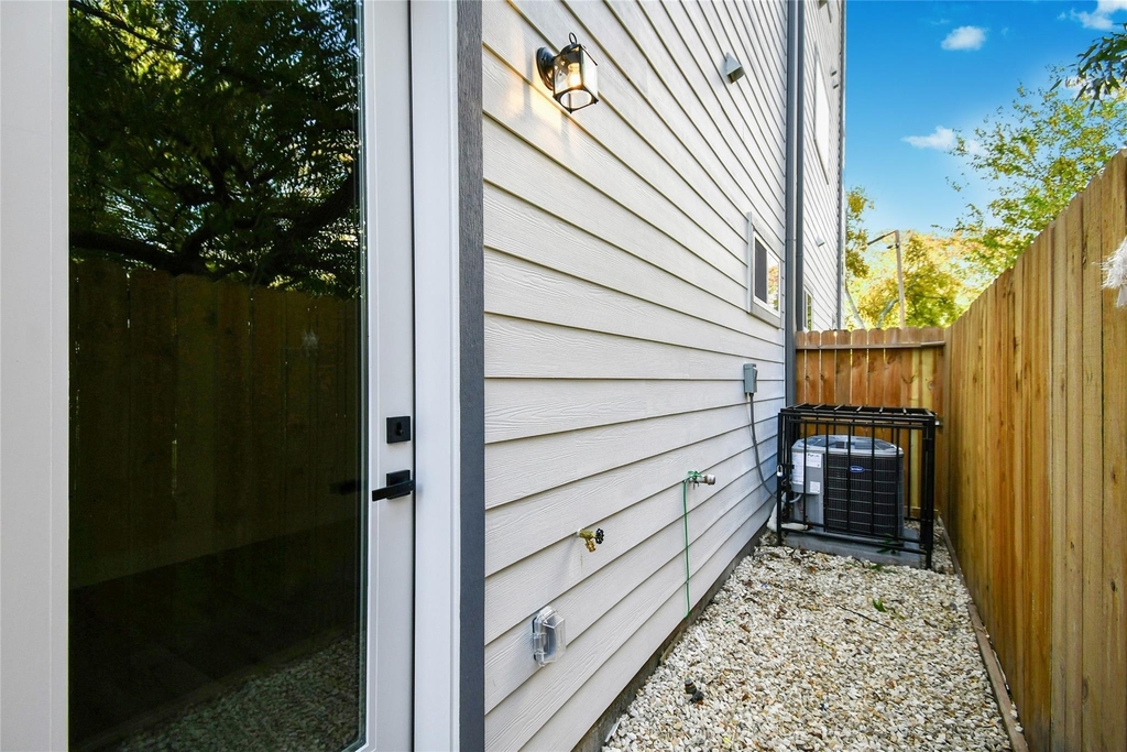 3231 Tuam Street - Photo 6