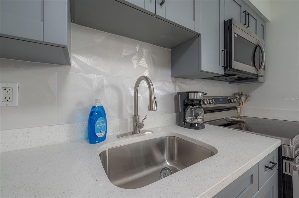 6908 S Macdill Avenue - Photo 12