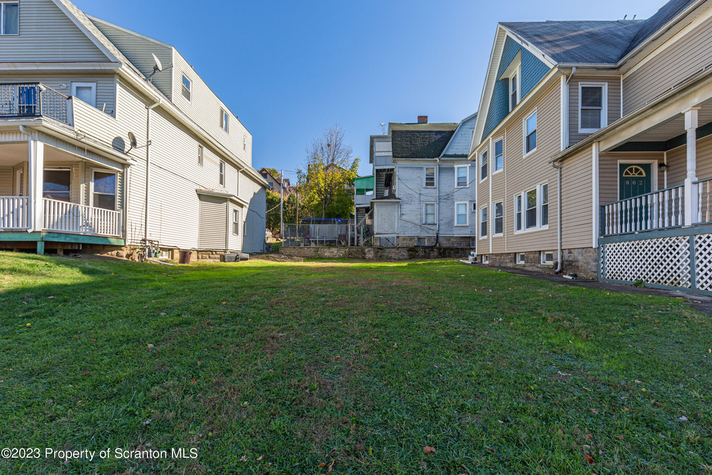 802 Quincy Avenue - Photo 9