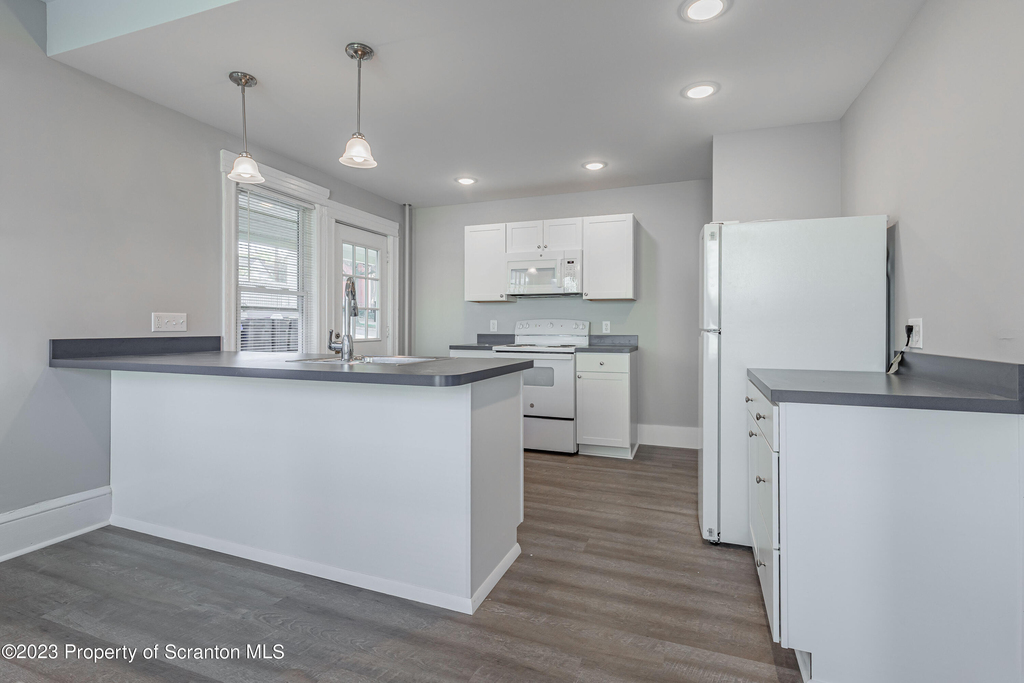 802 Quincy Avenue - Photo 2