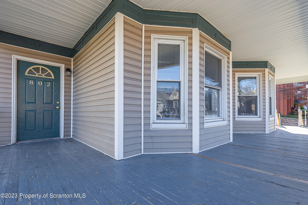 802 Quincy Avenue - Photo 1