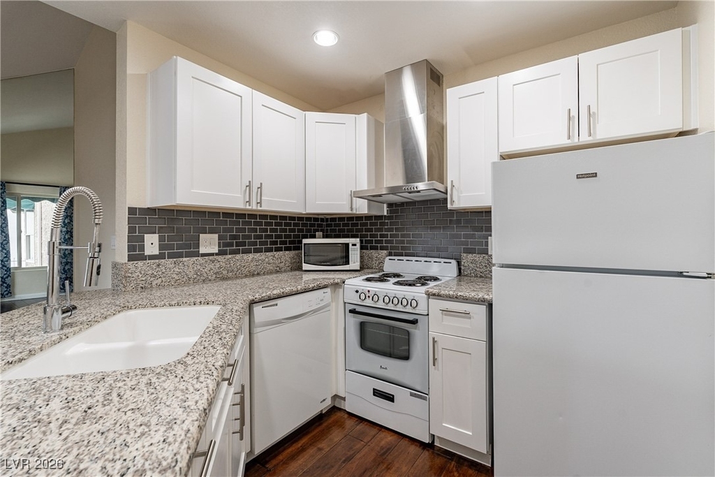 450 Elm Drive - Photo 6