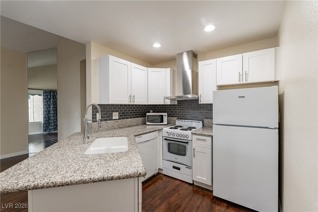 450 Elm Drive - Photo 5